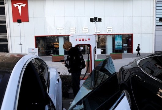 Chinese military bans Tesla cars